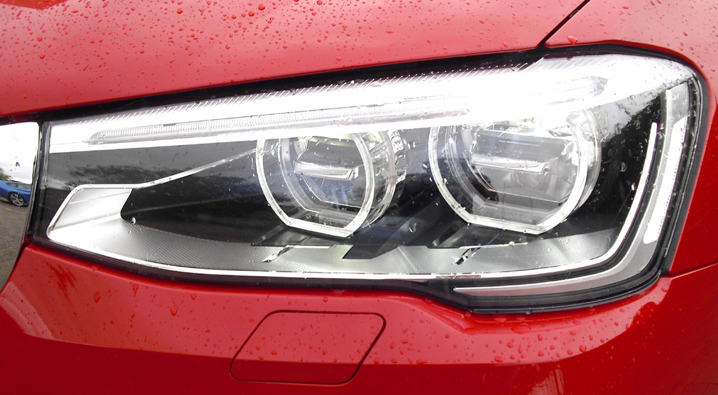 BMW X4: Moderne Xenonleuchteinheit vorn. 