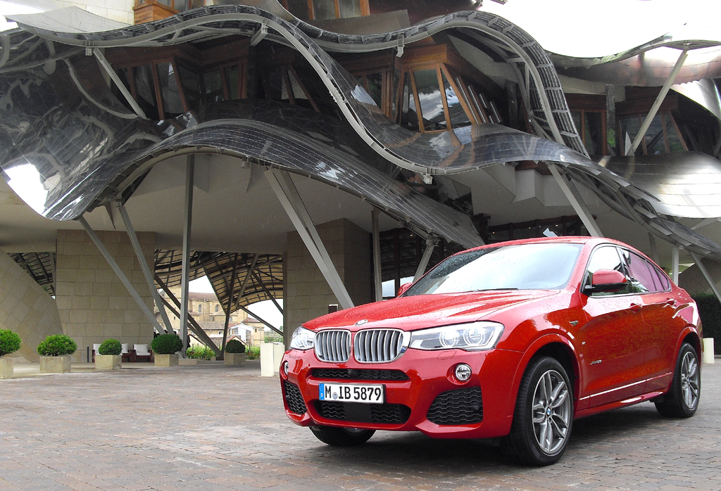 BMW X4: Motormäßig stehen drei Turbobenziner und drei Turbodiesel zur Wahl.