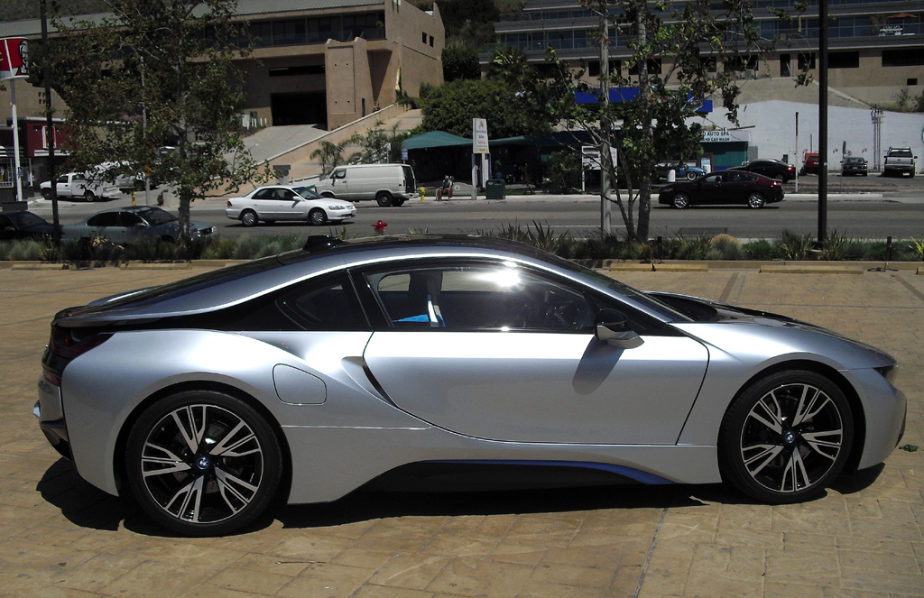 BMW i8: So sieht der Sportwagen von der Seite aus ... 