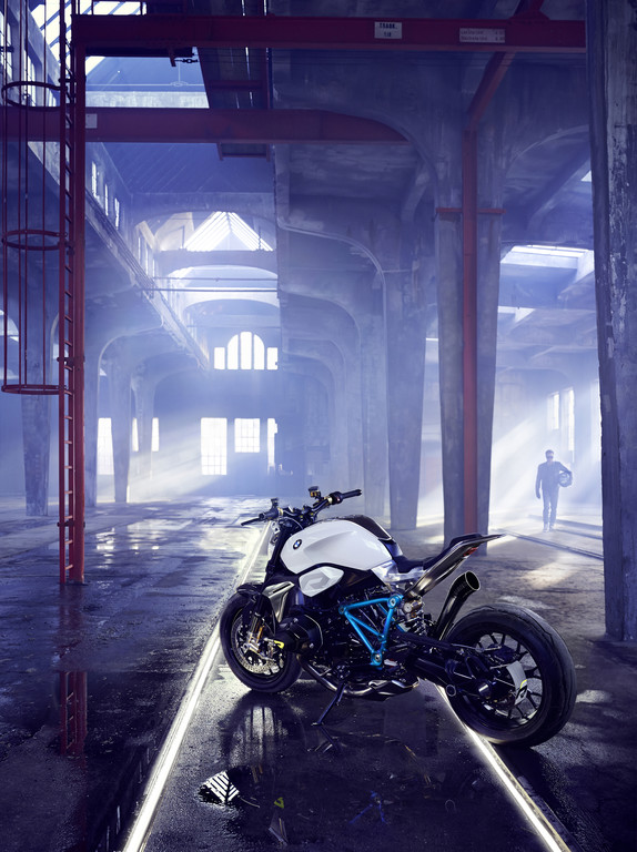 BMW zeigt am Comer See die Concept Roadster