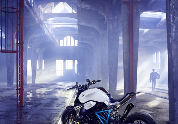 BMW zeigt am Comer See die Concept Roadster