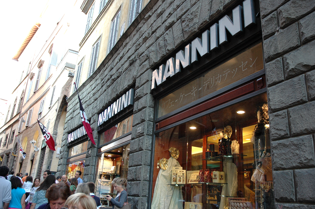 Beispiel für eine typisch italienische Café-Bar: Nannini in Siena. 