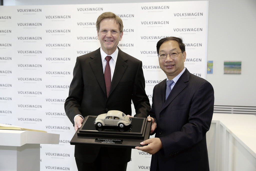 Chinesischer Botschafter besucht Volkswagen