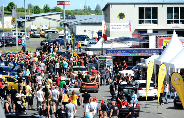 Das weltgrößte Opel-Treffen: Oschersleben im Zeichen des Blitzes