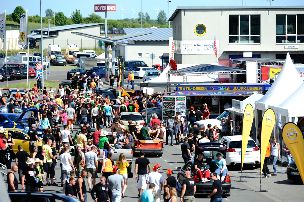 Das weltgrößte Opel-Treffen: Oschersleben im Zeichen des Blitzes