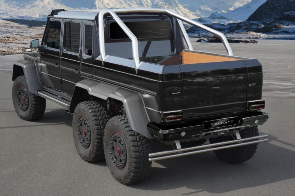 Der optimierte Mansory 6x6 wuchtet gewaltige 618 kW/840 PS und elektronisch begrenzte 1.000 Newtonmeter in Richtung der sechs Räder. 