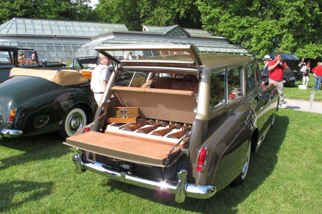 Dieser Silver Cloud I erhielt seine Spezialkarosserie von Enclosed Estate in Crewe (UK) und wurde 1959 auf der New Yorker Automobilschau präsentiert. 