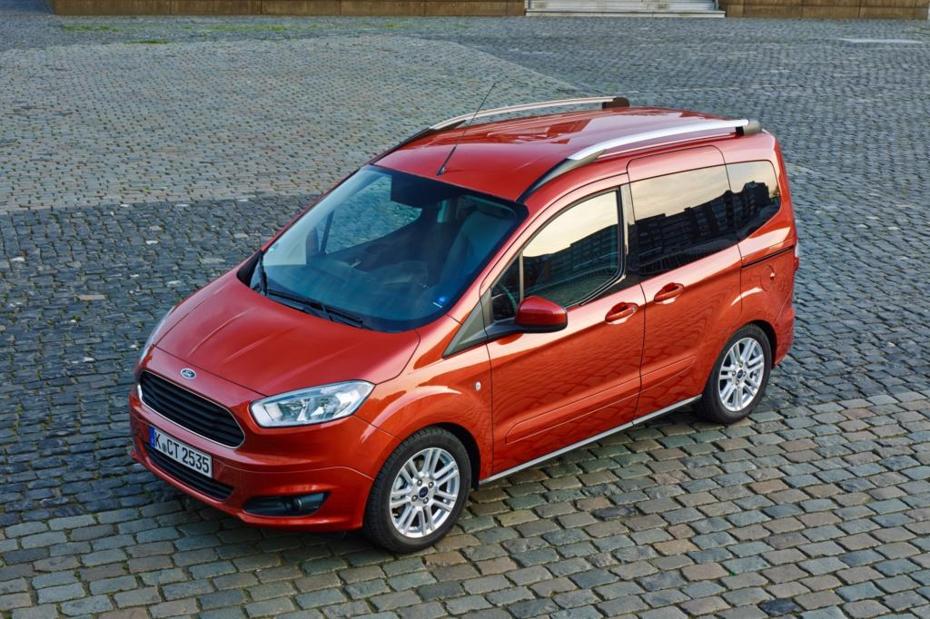 Ebenfalls im Juni steht die vierte Generation des kompakten Kastenwagens Tourneo Courier zu Preisen ab 15.150 Euro bei den deutschen Ford-Händlern.