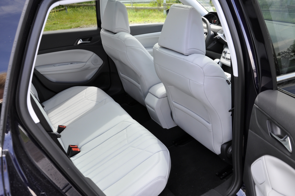 Erste Fahrt im Peugeot 308 SW - So schick kann eine weiße Weste sein
