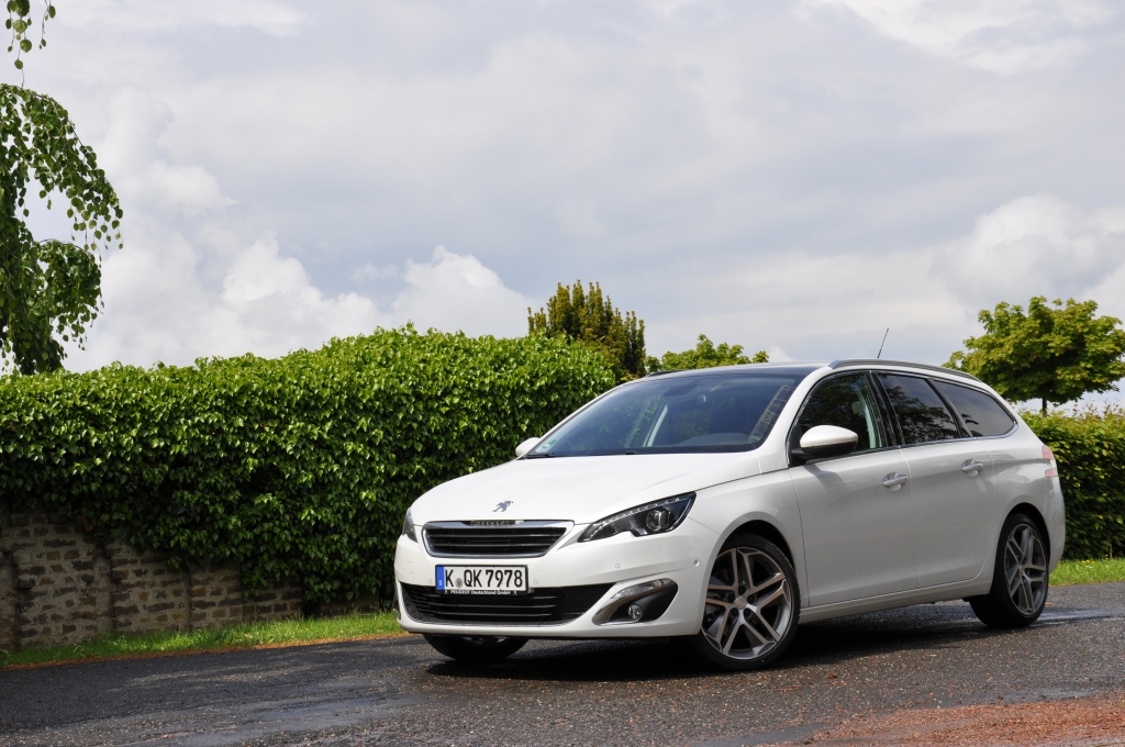 Erste Fahrt im Peugeot 308 SW - So schick kann eine weiße Weste sein
