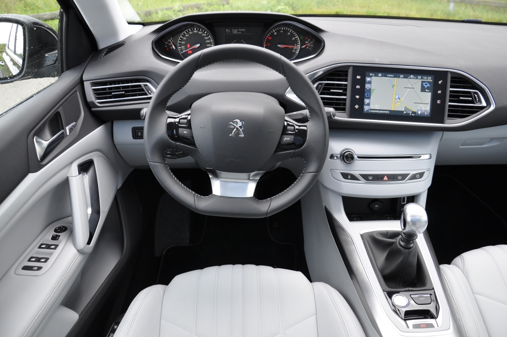 Erste Fahrt im Peugeot 308 SW - So schick kann eine weiße Weste sein