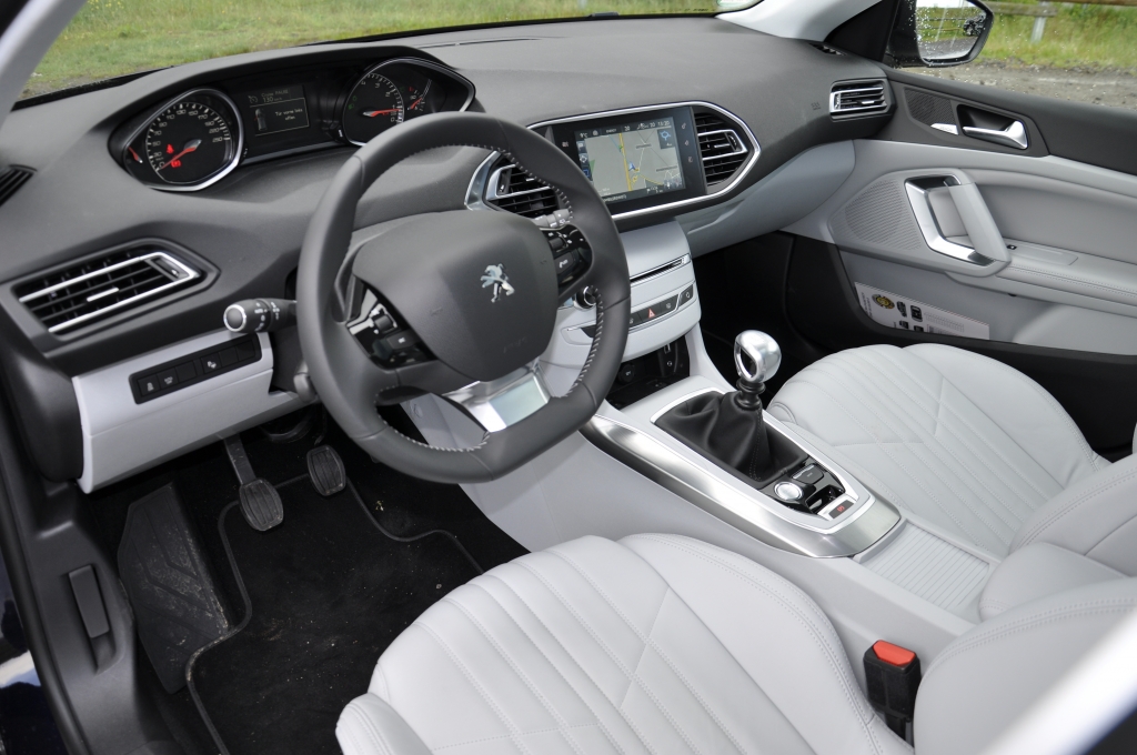 Erste Fahrt im Peugeot 308 SW - So schick kann eine weiße Weste sein