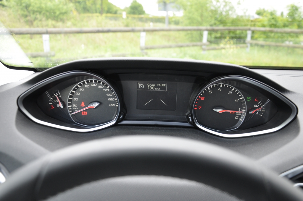 Erste Fahrt im Peugeot 308 SW - So schick kann eine weiße Weste sein