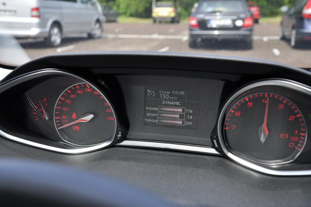 Erste Fahrt im Peugeot 308 SW - So schick kann eine weiße Weste sein