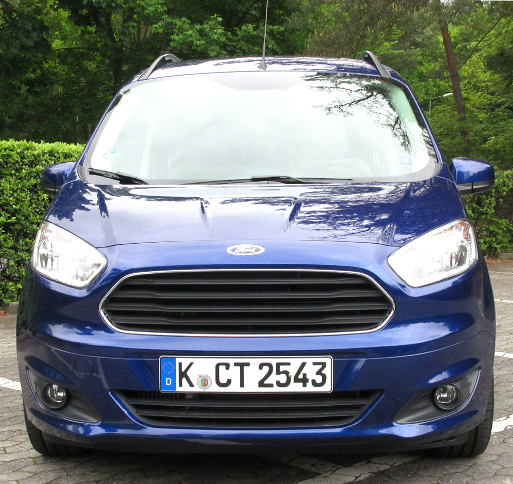 Ford Tourneo Courier: Blick auf die Frontpartie. 