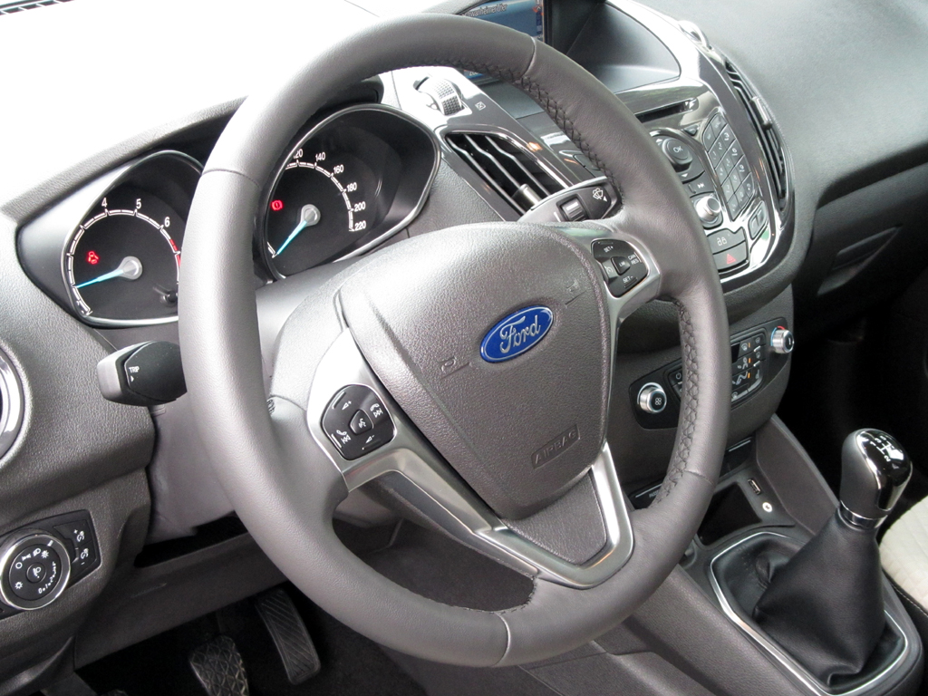 Ford Tourneo Courier: Blick ins Cockpit. 