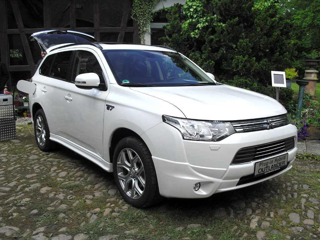 Grüne Initiative: Mitsubishi stellt sich neu auf / Outlander als Plug-in-Hybrid startet