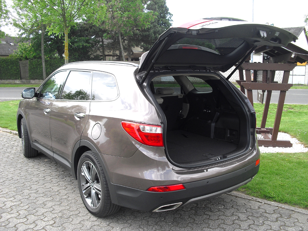 Hyundai Grand Santa Fe: Das Gepäckabteil fasst 637 bis 1842 Liter. 