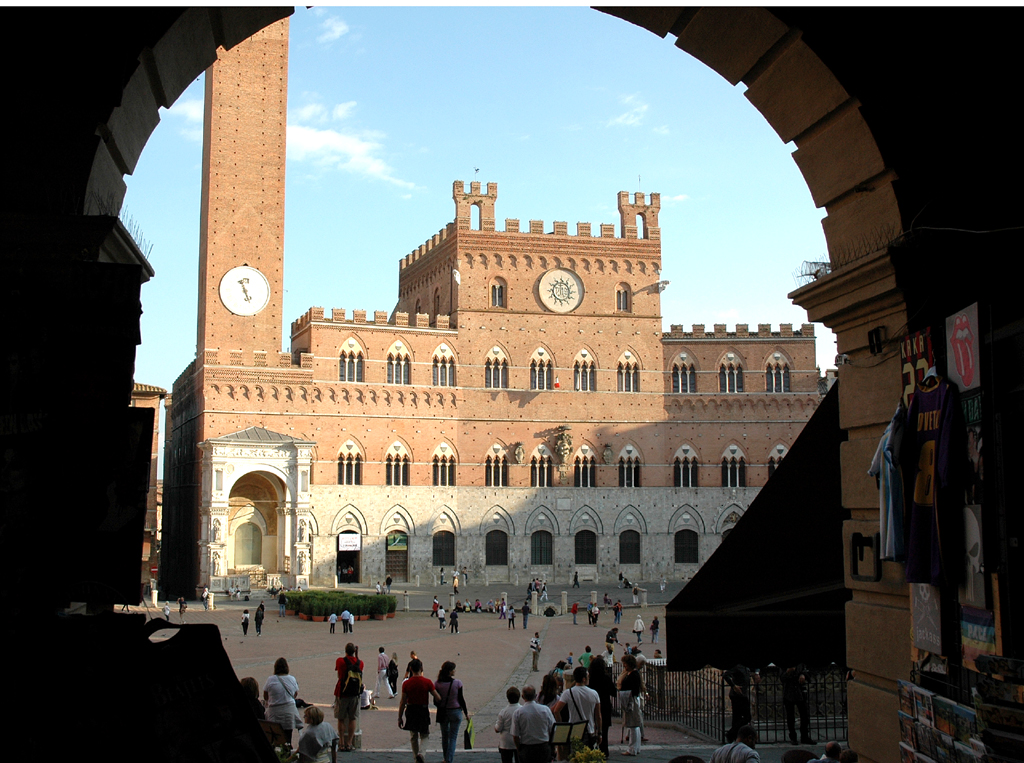 In Siena, der ewigen Rivalin von Florenz: Baci! Baci! Scusi! Scusi!