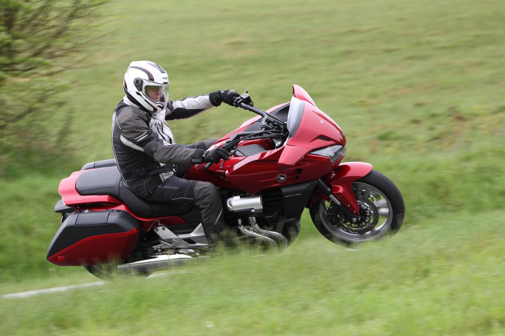 Jüngstes Beispiel für den Mut zum Anderssein ist der mächtige Custom Cruiser CTX 1300