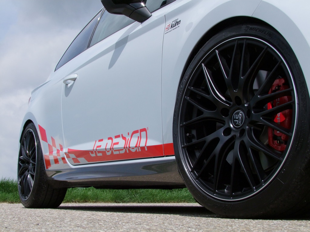 JE Design schärft den Seat Leon Cupra nach