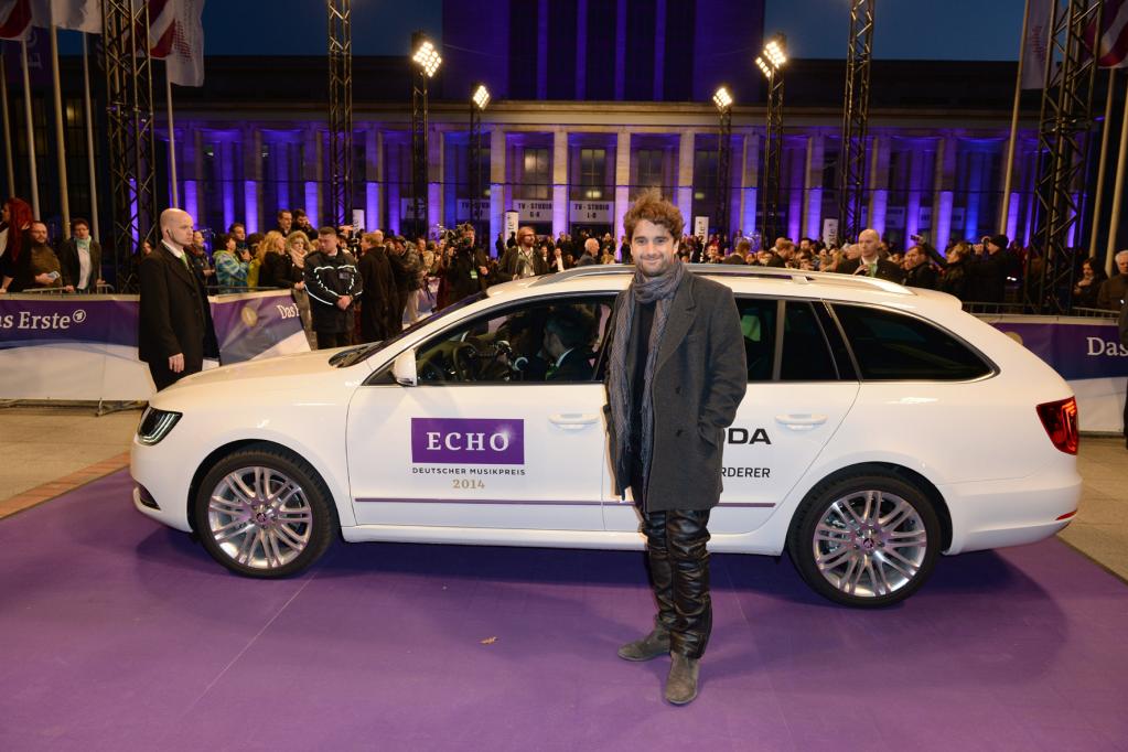 Leute machen Autos