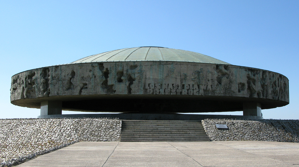 Mausoleum in Majdanek. 