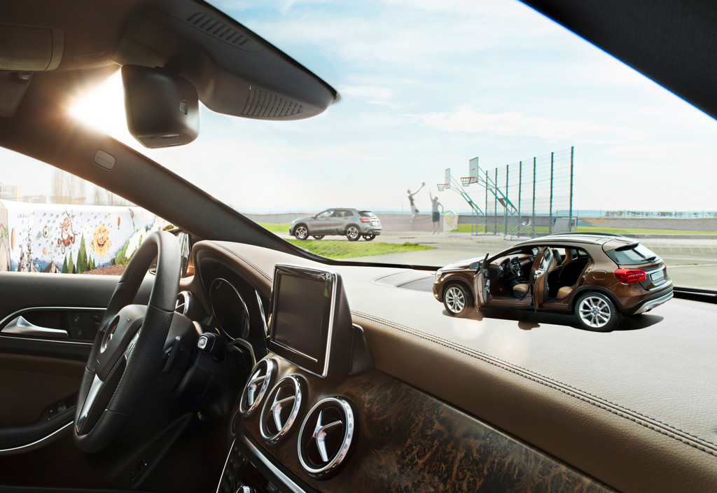Mercedes-Benz GLA rollt in die Vitrinen