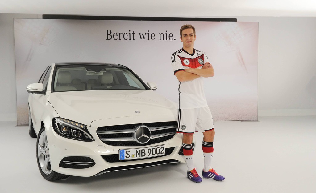 Mercedes-Benz setzt WM-Fußballer mit C-Klasse in Szene