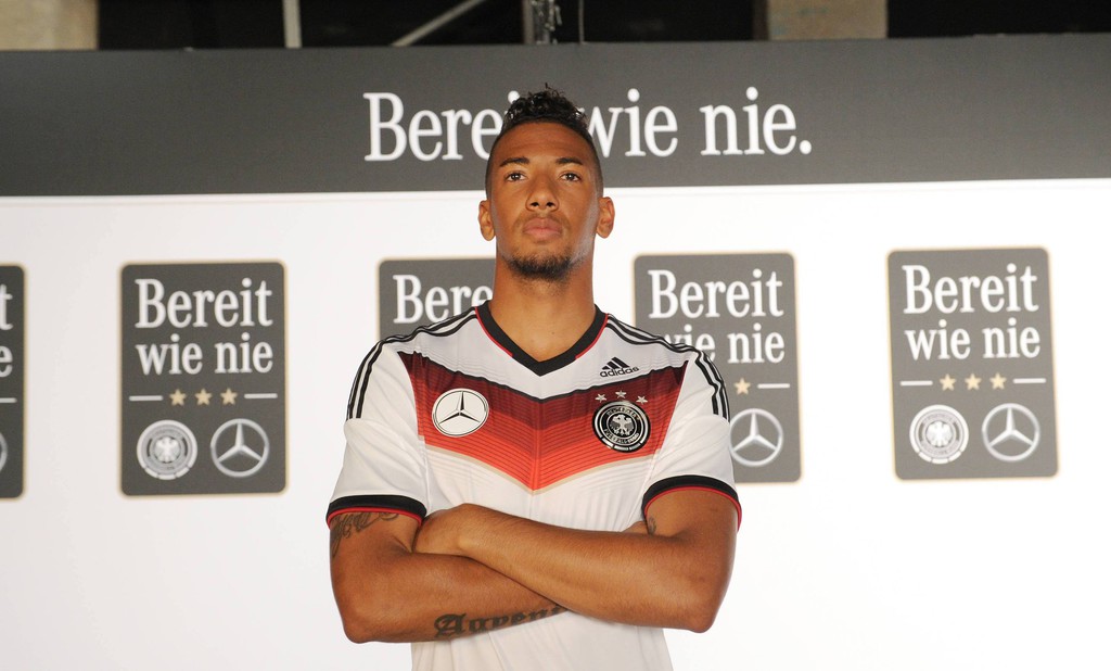 Mercedes-Benz setzt WM-Fußballer mit C-Klasse in Szene