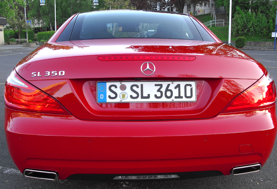 Mercedes SL 350: Blick auf die Heckpartie. 