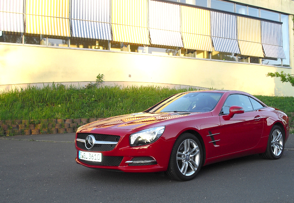 Mercedes SL 350: Insgesamt vier Sechs-, Acht- und Zwölfzylinder stehen zur Wahl.