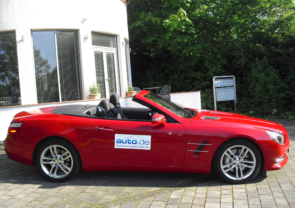 Mercedes SL 350: So sieht der zweitürige Oberklasse-Roaster offen von der Seite aus. 