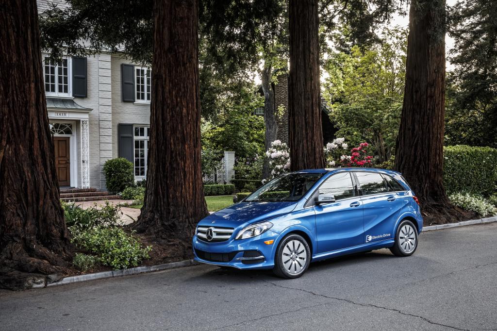 Noch halten sich die Mercedes-Manager mit einer konkreten Preisvorstellung für ihre elektrische B-Klasse zurück