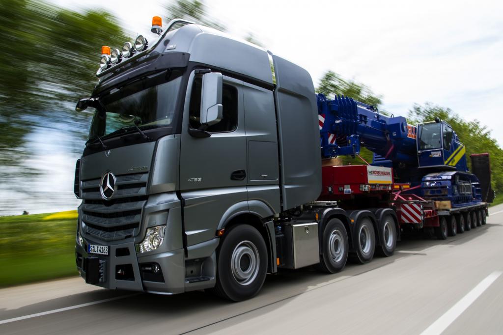 Nur schnell vorwärts kommen kann man mit dem Mercedes Actros SLT nicht.