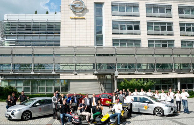 Opel übergibt vier Ampera an Formula-Student-Teams