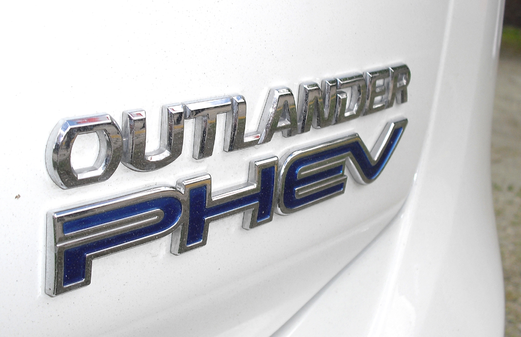Outlander Plug-in-Hybrid: Antriebsschriftzug am Heck. 