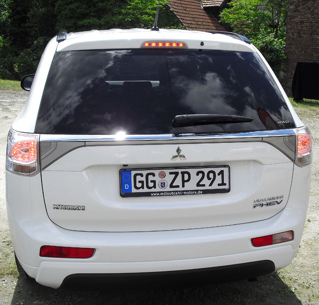 Outlander Plug-in-Hybrid: Blick auf die Heckpartie. 