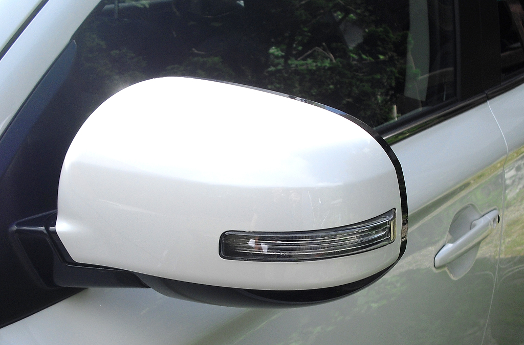 Outlander Plug-in-Hybrid: In die Außenspiegel sind Blinkleisten integriert. 