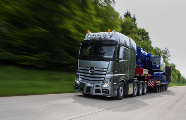 Panorama: Mercedes Actros SLT - Der Bulle von Benz