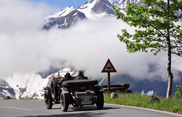 Promis fahren auf Oldtimer ab