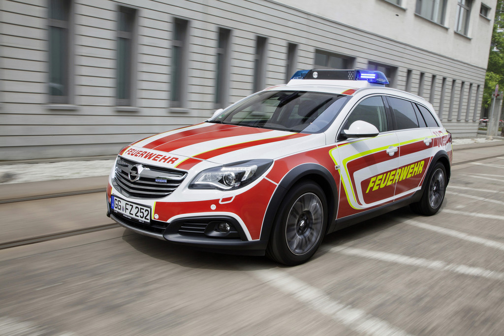 Rettmobil 2014: Opel zeigt Country Tourer als NEF
