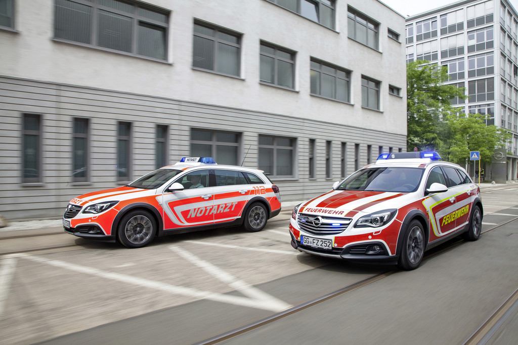 Rettmobil 2014: Opel zeigt Country Tourer als NEF
