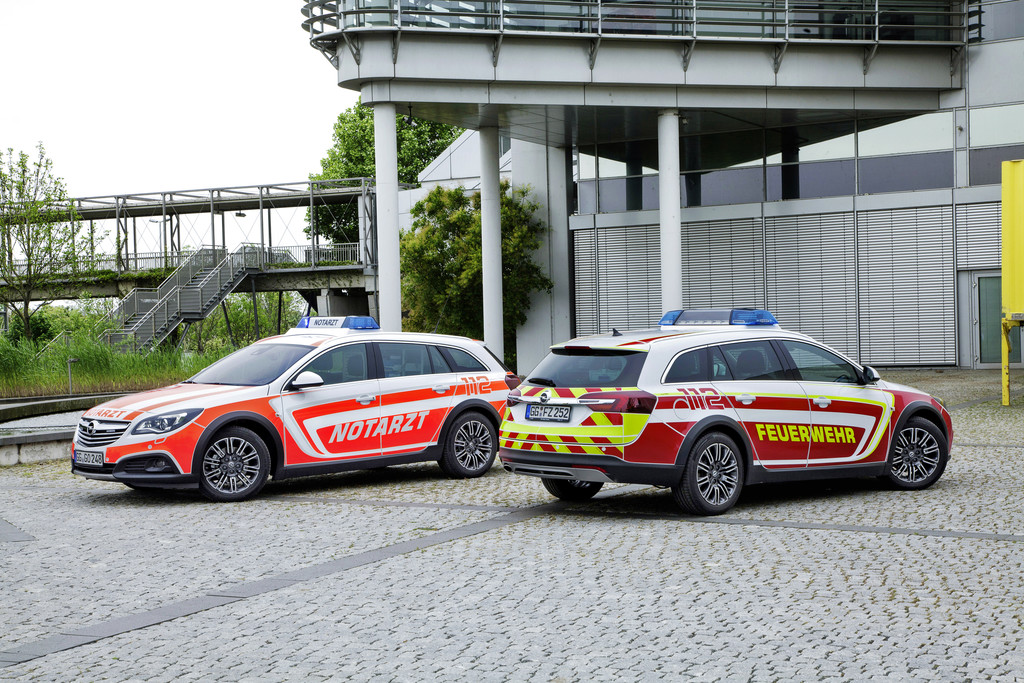 Rettmobil 2014: Opel zeigt Country Tourer als NEF