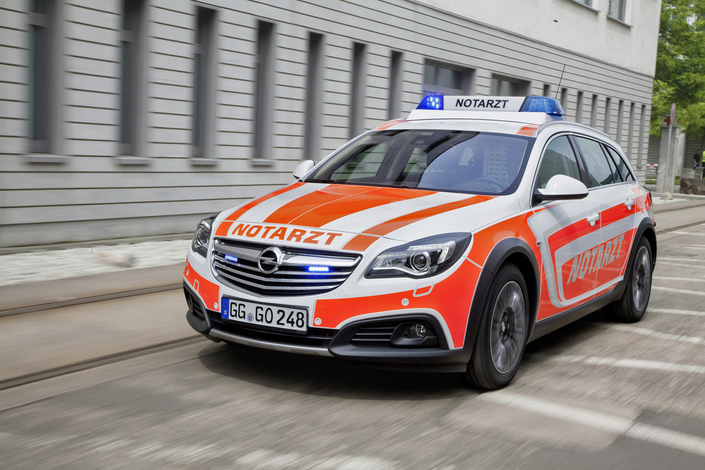 Rettmobil 2014: Opel zeigt Country Tourer als NEF