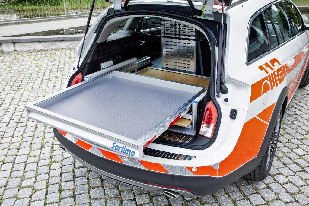 Rettmobil 2014: Opel zeigt Country Tourer als NEF