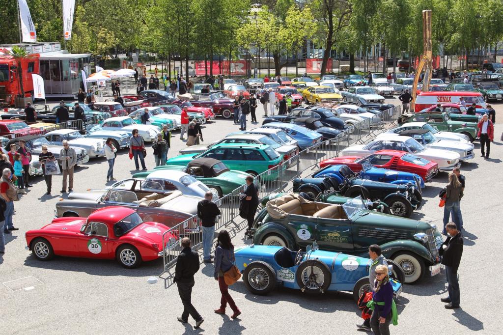 Sehr viel Schönes auf sieben Jahrzehnten Automobilgeschichte können die Besucher vor dem Festspielhaus in Bregenz bewundern