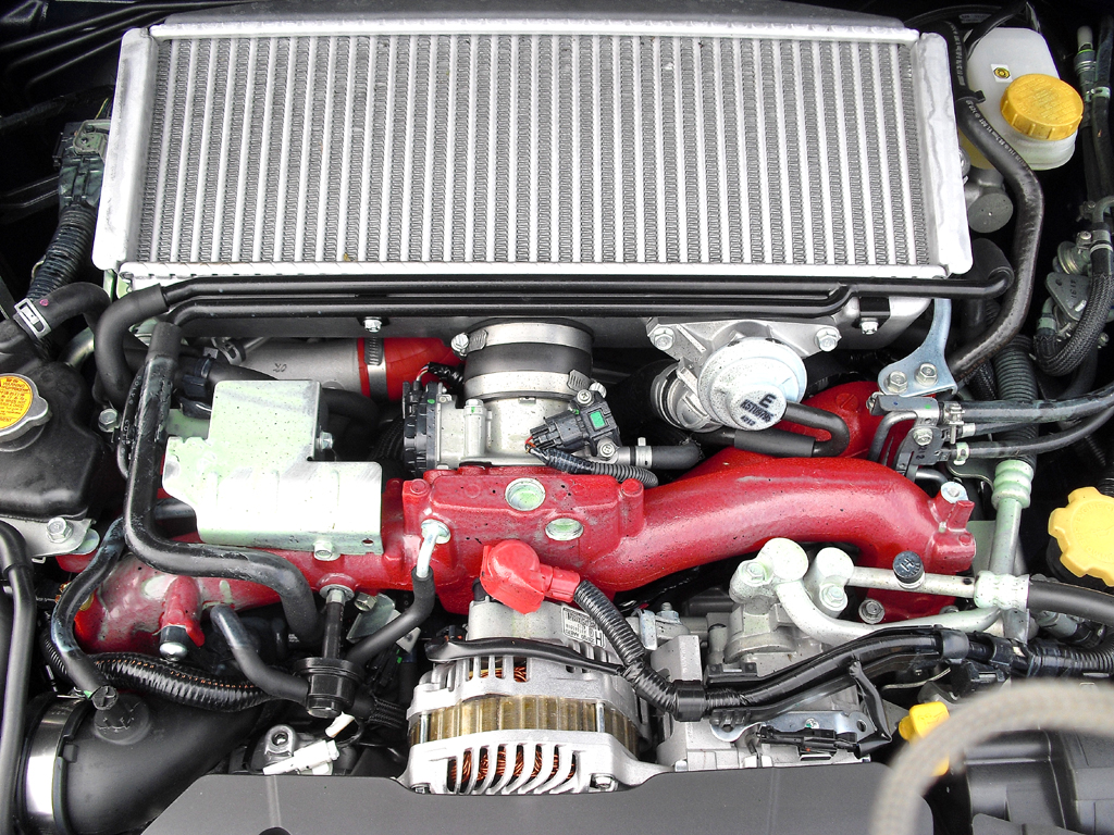 Subaru WRX STI: Blick auf den 2,5-Liter-Vierzylinder-Boxerturbo mit 221/300 kW/PS. 