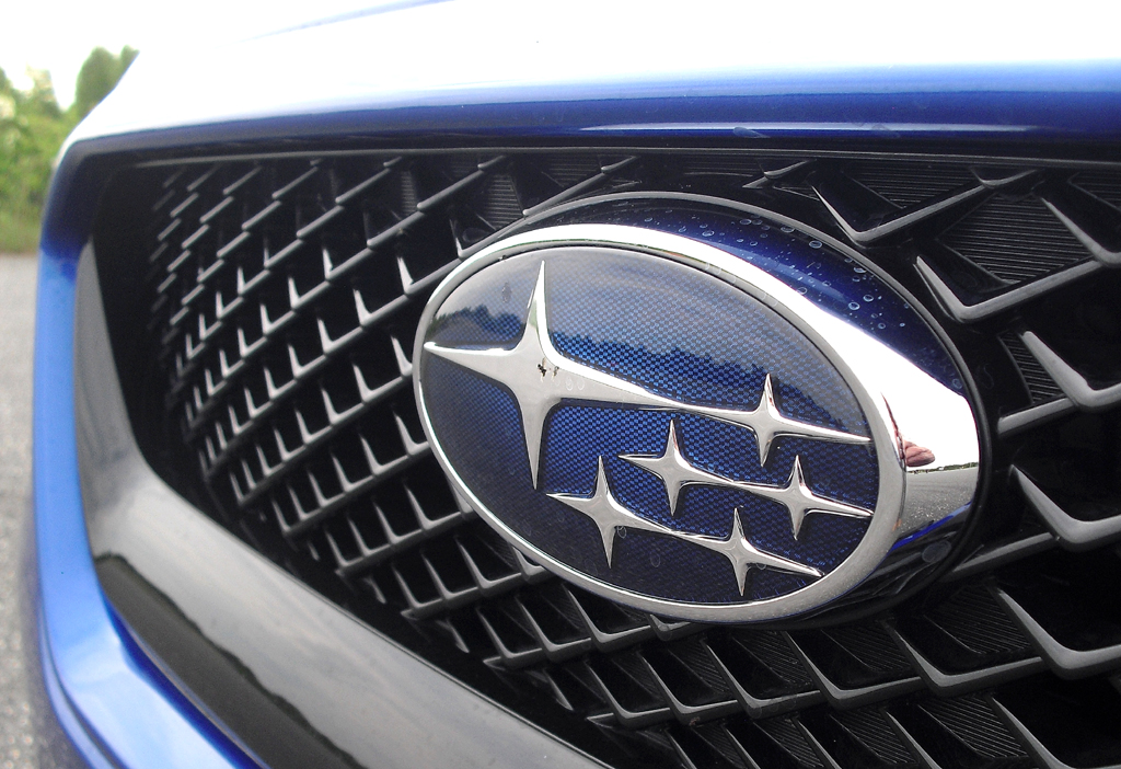 Subaru WRX STI: Das Markenlogo sitzt vorn mittig im Kühlergrill. 