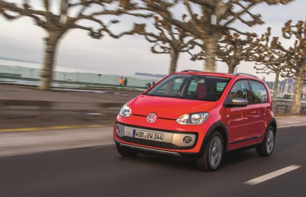 Test VW Cross Up - Mit Vollgas durch die Pfütze